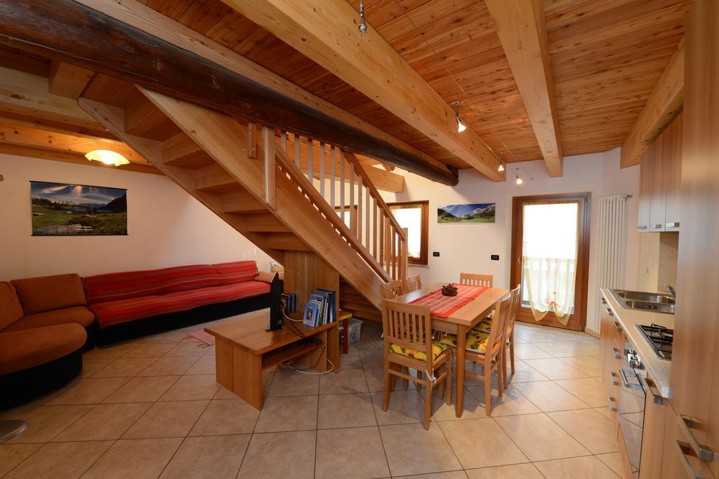 Vieilles Maisons D'Introd Room photo