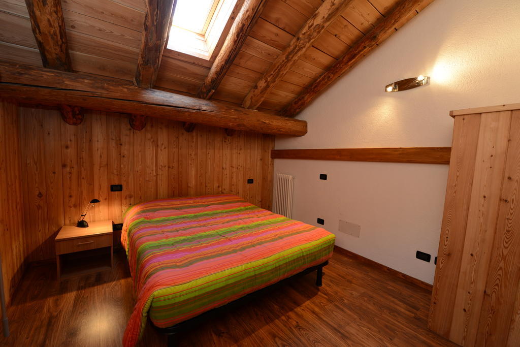 Vieilles Maisons D'Introd Room photo