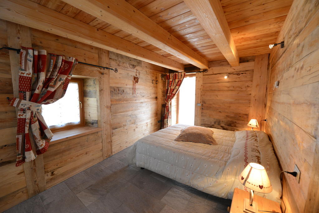 Vieilles Maisons D'Introd Room photo