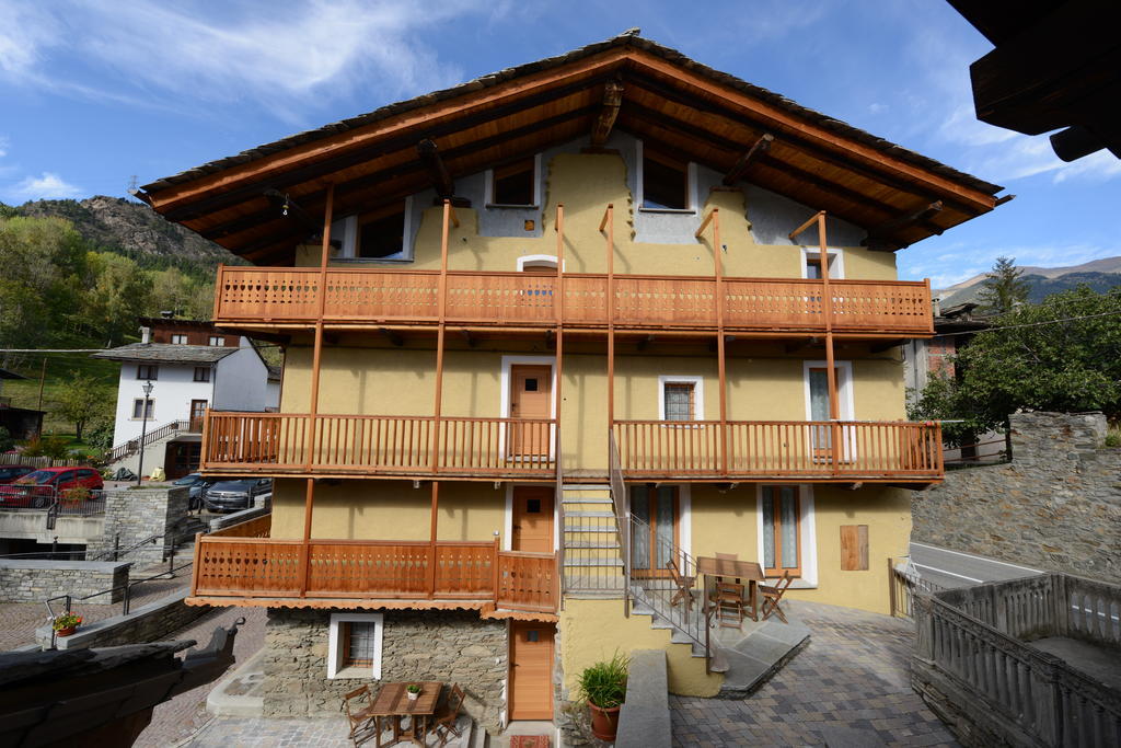 Vieilles Maisons D'Introd Exterior photo