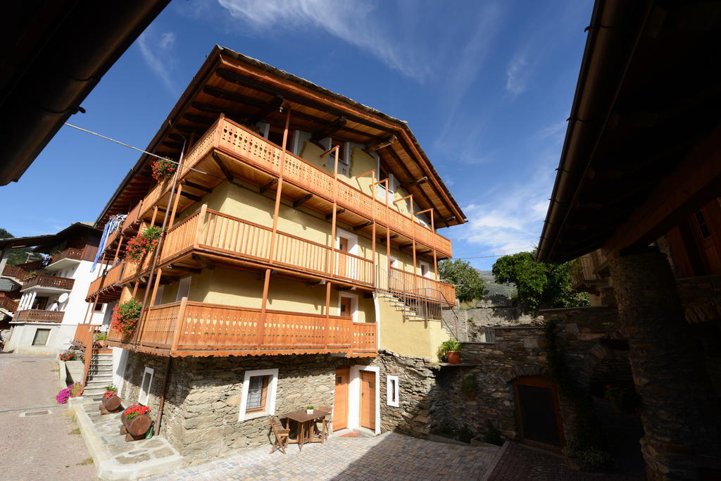 Vieilles Maisons D'Introd Exterior photo